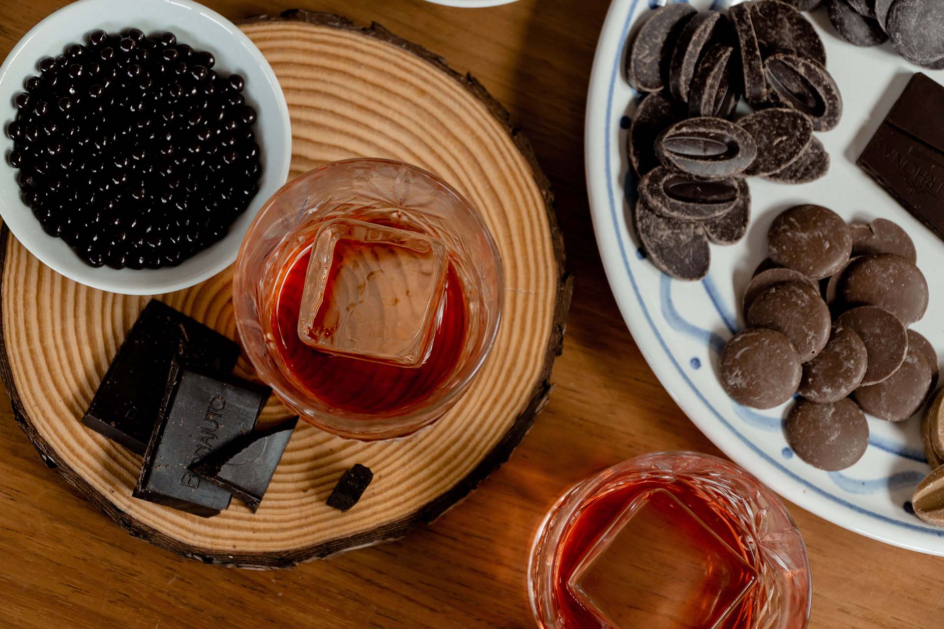 Learn how to pair chocolate with your favourite drink. Chocolate and whisky, chocolate and gin, chocolate and cocktails - and more.